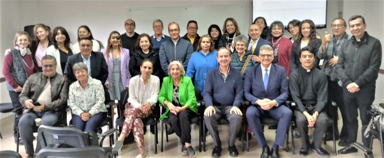 Fundación del Colegio de Canonistas de Colombia Pontificia Universidad Javeriana